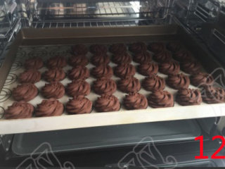 12、巧克力曲奇,巧克力曲奇出炉，晾凉，装密封袋即可