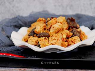 8、凉拌冻豆腐,整道菜吃起来满口芝麻酱香，却不腻口，很是爽快。