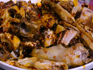 12、凉拌鸡块,将鸡肉搅拌均匀