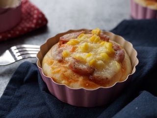 16、香肠玉米白面包,很好吃，我一个人吃了3个