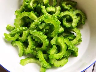 5、夏日清爽大拌菜,然后切成片