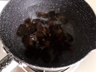 15、夏日清爽大拌菜,煮五分钟