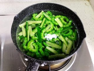 22、夏日清爽大拌菜,煮一分钟