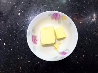 4、金沙奶黄馅（为月饼季而准备）,无盐黄油30克