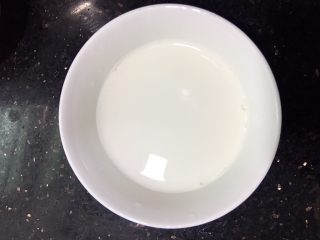 5、金沙奶黄馅（为月饼季而准备）,纯牛奶130克