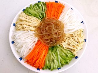 10、东北家常凉菜,加入水晶粉