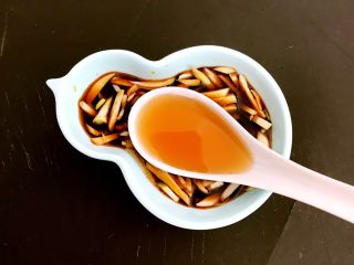 12、东北家常凉菜,加入香油