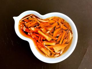 14、东北家常凉菜,碗汁调好了