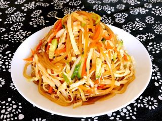 16、东北家常凉菜,这道家常凉拌菜清脆爽口,排油解腻,非常适合节日食用!