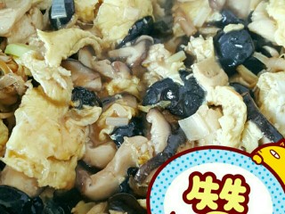 12、炒米饭饼电饼铛版,午餐，苜蓿鸡肉，酸辣汤，炒米饭饼，吃的太舒服了。