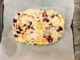 13、雪花酥,带手套用手按压成型。