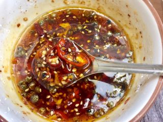 15、#吉祥年夜菜#青龙送福~蓑衣黄瓜,然后把佐料调拌均匀