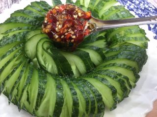 16、#吉祥年夜菜#青龙送福~蓑衣黄瓜,浇在12步的黄瓜上