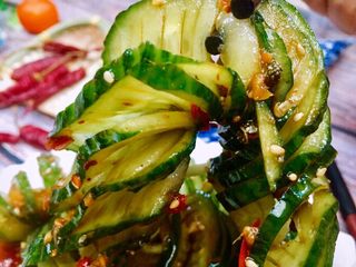 18、#吉祥年夜菜#青龙送福~蓑衣黄瓜,看起是不是就很好吃，还很特别呢