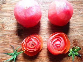 6、#百搭西红柿# 番茄玫瑰花,二朵漂亮的番茄玫瑰花就OK了