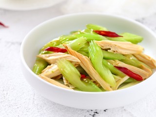 12、西芹拌腐竹,成品图