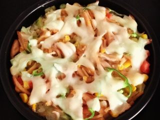 5、焗饭（米饭披萨）,烤箱150度18分钟。