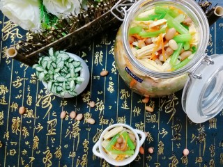 12、夏日凉爽凉拌菜——腐竹花生米,不喜欢清淡的可以加适量的辣椒油，味道也不错。