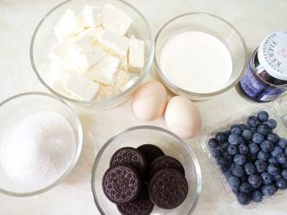 1、奥利奥芝士纸杯蛋糕,称量好所有材料