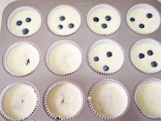 14、奥利奥芝士纸杯蛋糕,或者撒些新鲜蓝莓也行