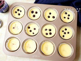 17、奥利奥芝士纸杯蛋糕,冷藏后的芝士蛋糕口感绵密,非常好吃