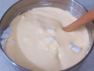 8、火爆ins的滴落蛋糕【奥利奥咸奶油蛋糕】,再回倒进蛋白盆