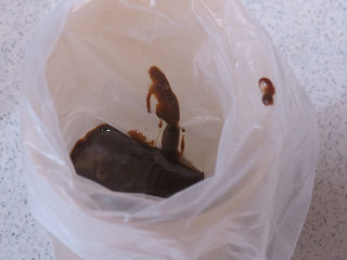 30、火爆ins的滴落蛋糕【奥利奥咸奶油蛋糕】,待到还有流动性比较稠的时候放进裱花袋