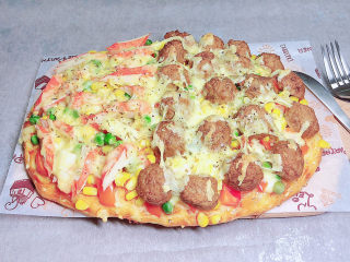 15、黑椒牛肉披萨,一份鲜美芝香的披萨就上桌了！