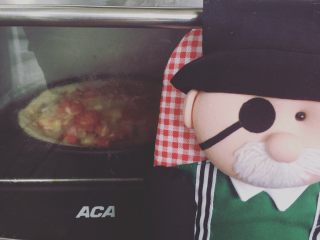 5、金枪鱼脆皮肠披萨????,200度上火15分钟