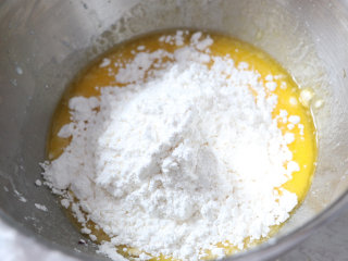 6、蔓越莓麻薯,加入麻薯专用粉。