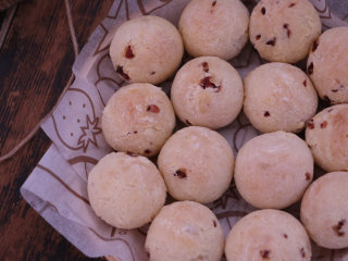 12、蔓越莓麻薯,酸酸甜甜的蔓越莓麻薯，外焦内糯很是好吃。