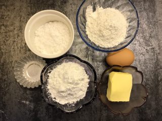 1、玛格丽特饼干,准备好所有食材