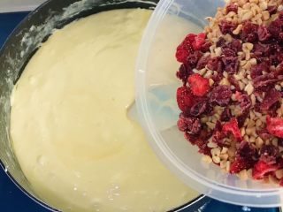 11、原味雪花酥❄️,倒入干果