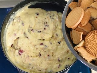 13、原味雪花酥❄️,倒入饼干