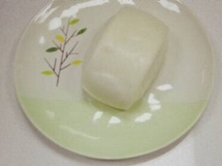 1、芝士馒头,首先把材料准备好