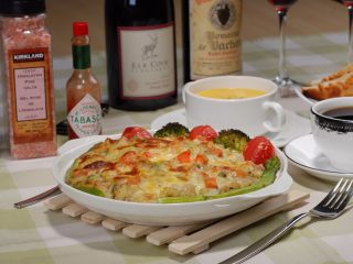 8、香草海鲜焗饭,烤好后取出即可享用，搭配上奶油南瓜汤美味更佳哦