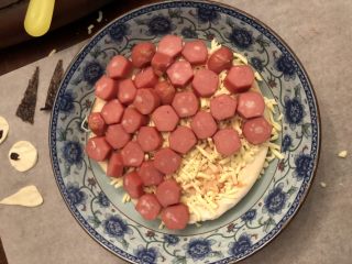 6、愤怒????的小鸟披萨????,留下一个三角形的位置烤箱175度烤20分钟