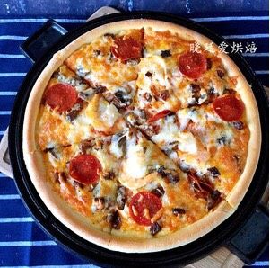 19、十寸鲜虾牛肉披萨,我个人喜欢吃干料的,湿湿的不好吃