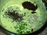 14、#咸味#牛肉批萨咸芝士蛋糕,加入炒好的牛肉末，洋葱，青椒，和批萨酱