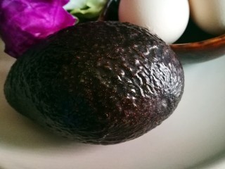 1、百变鸡蛋～牛油果焗蛋,牛油果