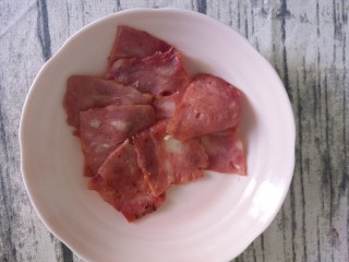 8、煎蛋蔬菜培根三明治,煎熟即可