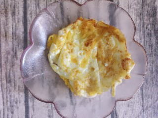 12、煎蛋蔬菜培根三明治,煎熟盛出