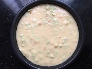 9、宝宝版大板烧,倒入磨具中，磨具提前抹油