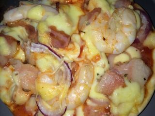 6、培根披萨,烤箱预热，上下火180度，烤25分钟