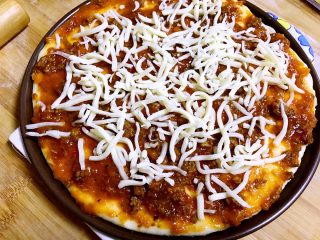 5、肉酱披萨,萨马苏里拉奶酪（拉丝的）