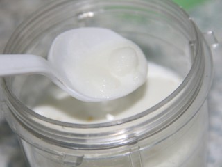 7、冬喝暖饮夏吃冰~黑枣五仁热奶饮,加一勺糖