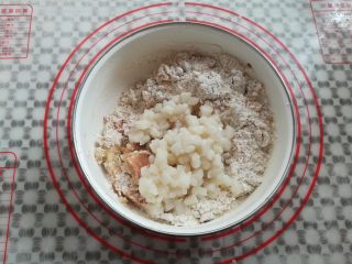 9、广式鸡仔饼,加入提前腌制好的冰肉