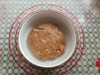 10、广式鸡仔饼,戴上一次性手套把所有的材料混合均匀