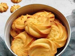 13、皇家曲奇,色泽金黄的曲奇做好啦