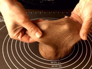 4、网红脏脏包,面团要求没那么高 揉成比较薄的膜